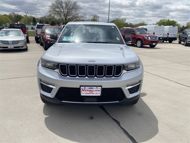 Used 2024 Jeep Grand Cherokee Limited AWD/4WD image 2