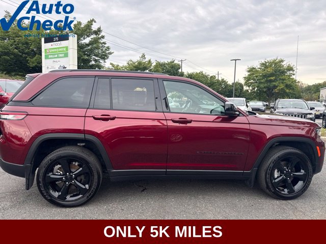 Used 2025 Jeep Grand Cherokee Altitude AWD/4WD image 17