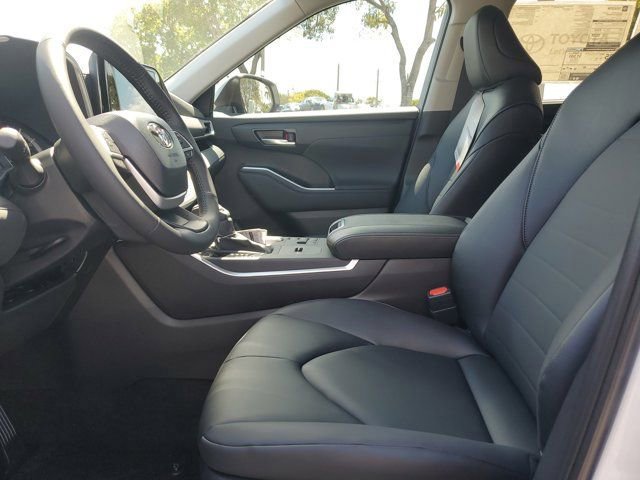 New 2026 Toyota Highlander XLE image 15