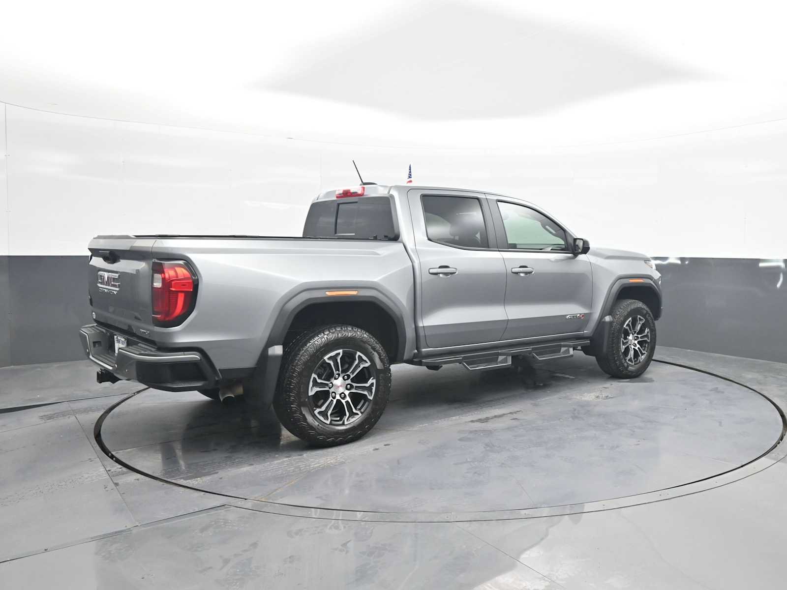 Used 2024 GMC Canyon AT4 w/ Technology Package AWD/4WD image 8