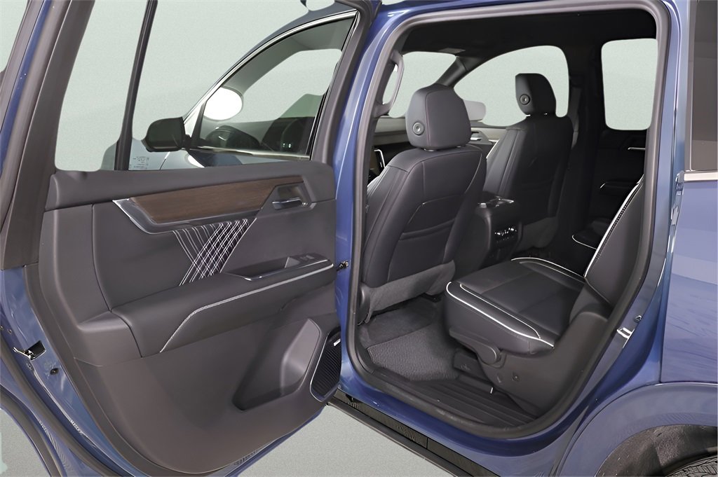 Used 2024 GMC Acadia Denali image 14