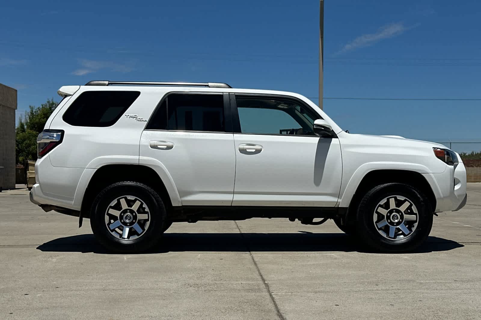 Used 2022 Toyota 4Runner TRD Off-Road Premium AWD/4WD image 2