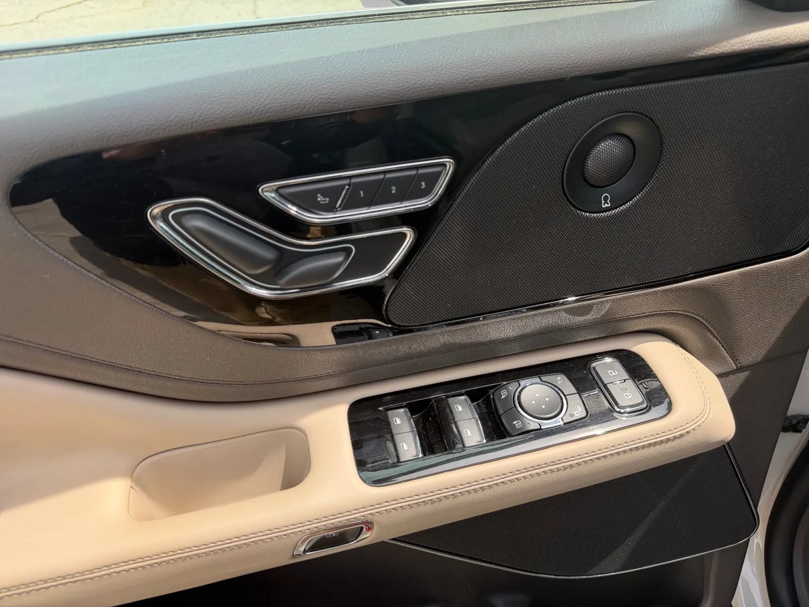 Used 2022 Lincoln Aviator Reserve w/ Elements Package Plus RWD image 14