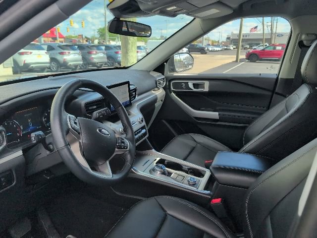 Used 2024 Ford Explorer XLT w/ Equipment Group 202A AWD/4WD image 7
