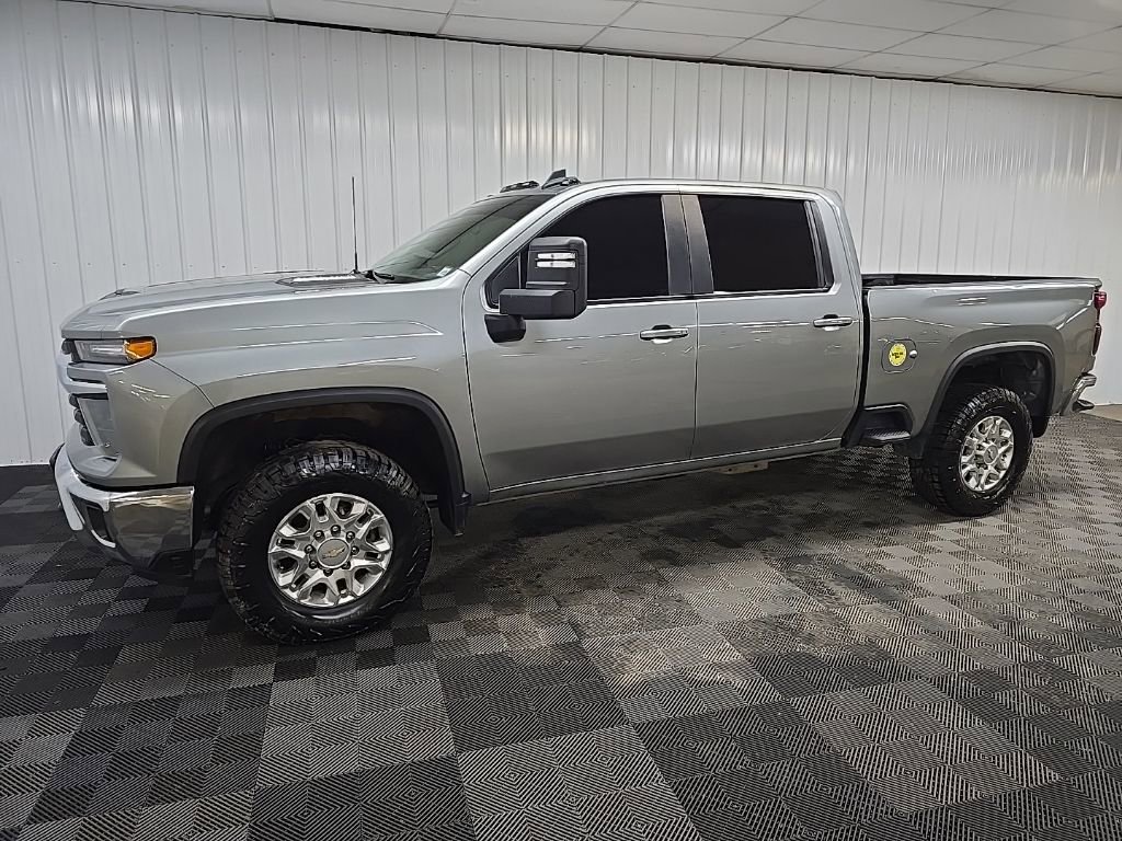 Used 2024 Chevrolet Silverado 3500 LT image 6