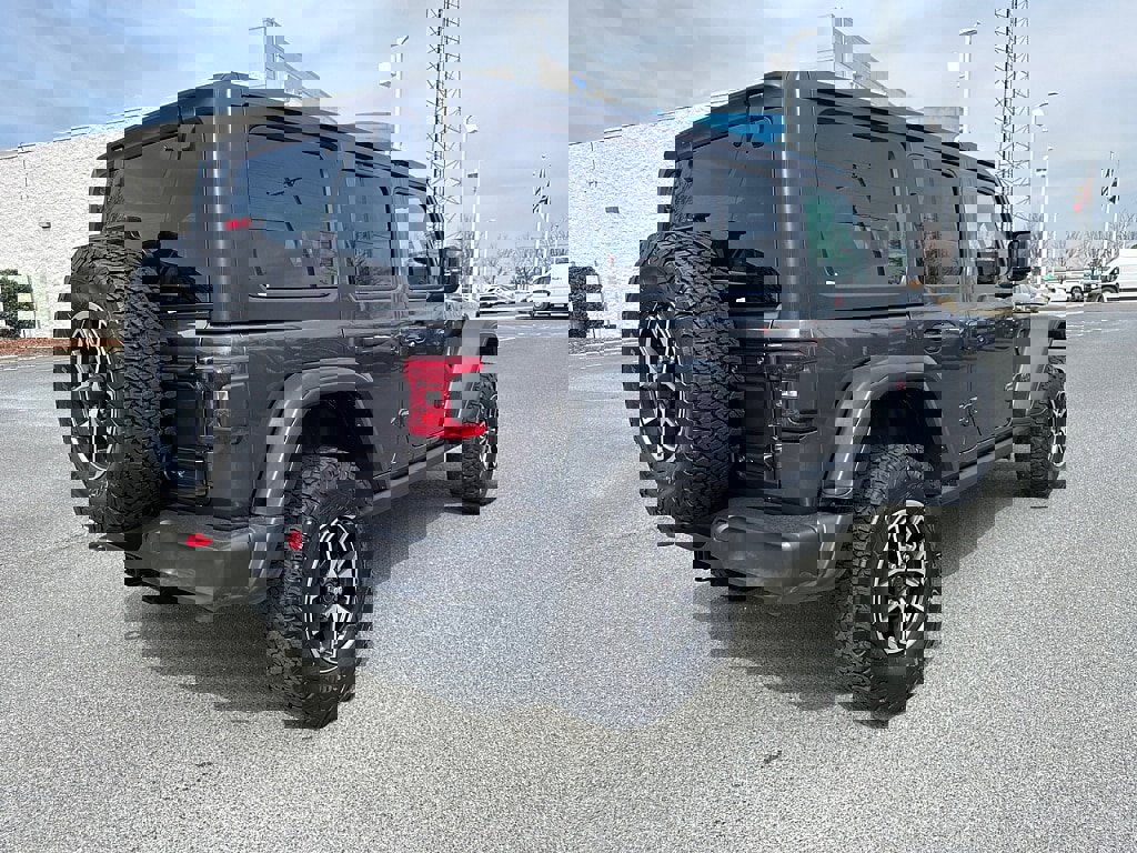 Used 2025 Jeep Wrangler Unlimited Rubicon image 3