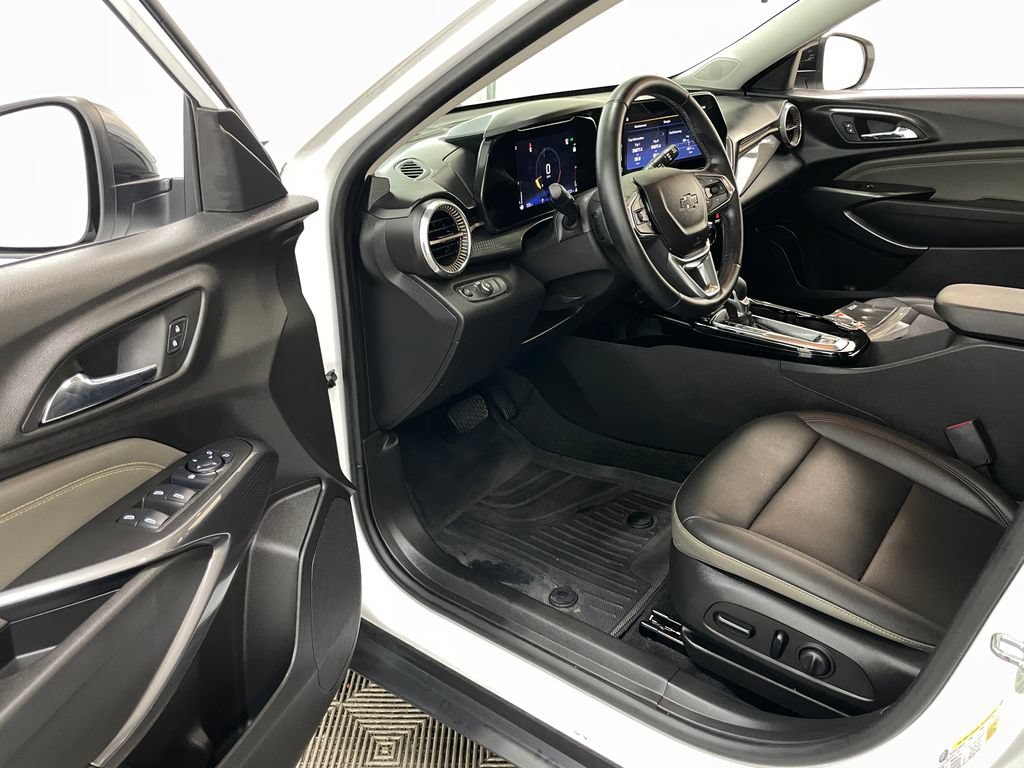 Certified 2024 Chevrolet Trax ACTIV w/ Sunroof Package FWD image 21