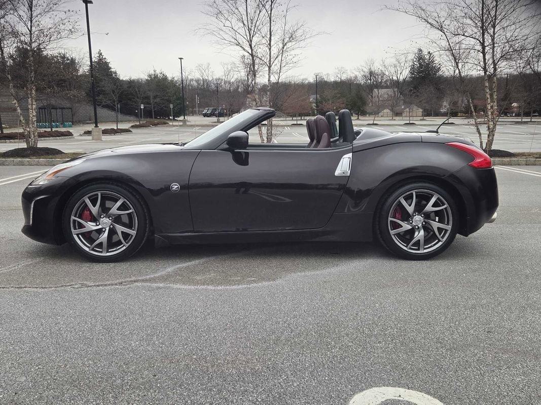 Used 2013 Nissan 370Z Touring w/ Sport Pkg RWD image 6