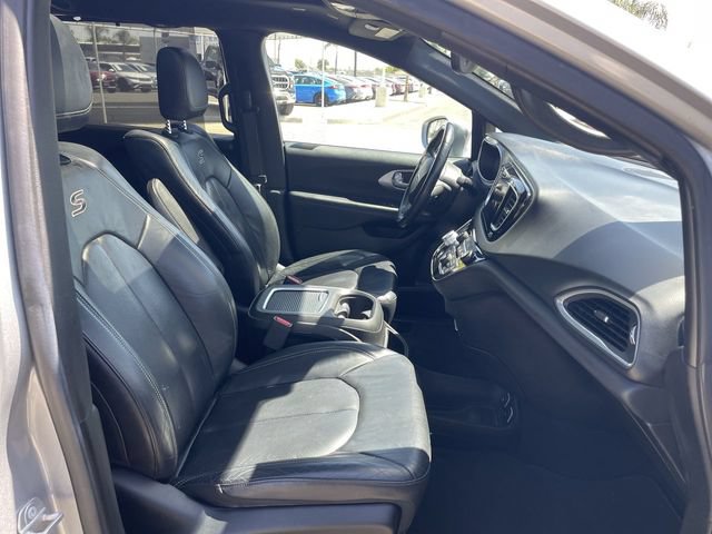 Used 2018 Chrysler Pacifica Touring-L Plus FWD image 29