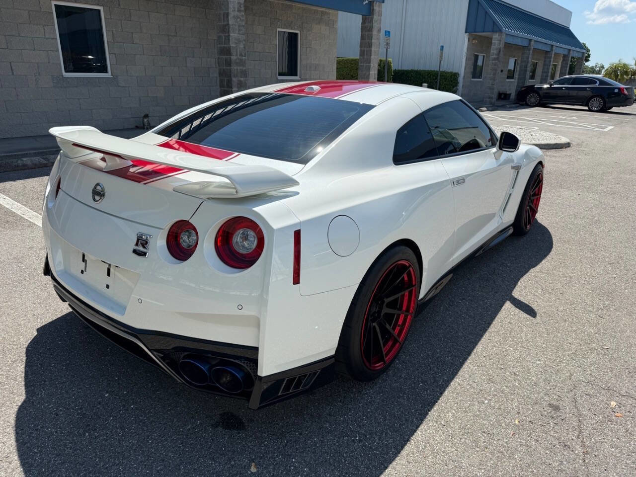 Used 2020 Nissan GT-R Premium image 7