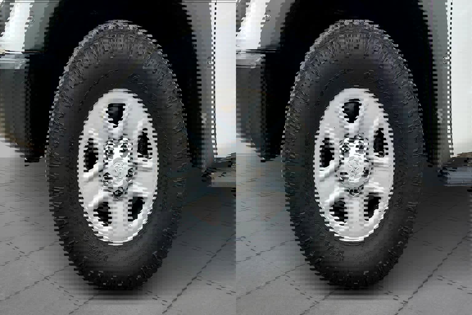 Used 2014 Toyota Tundra SR image 9