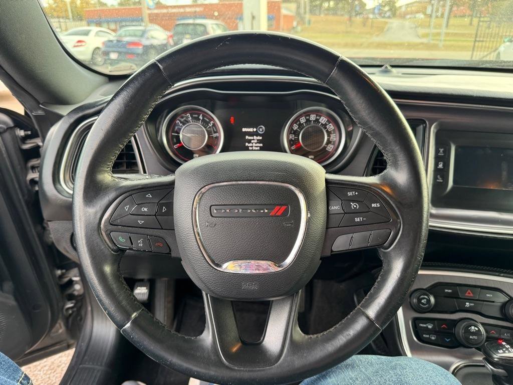 Used 2015 Dodge Challenger SXT image 14