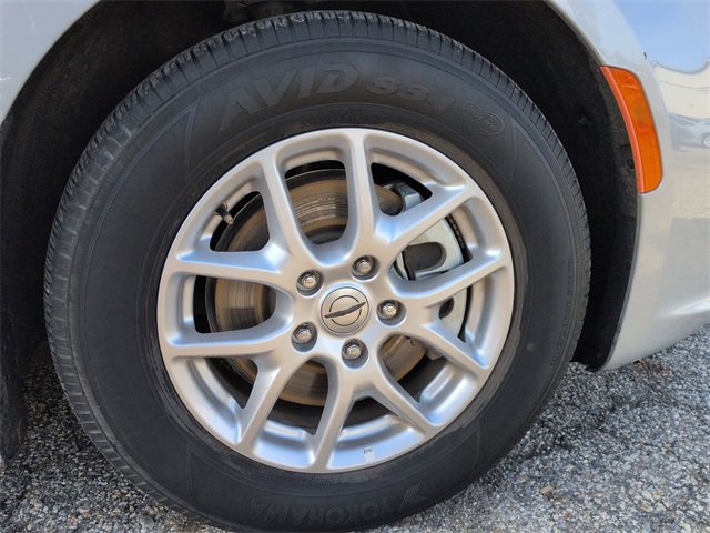 Used 2024 Chrysler Pacifica Touring-L image 32