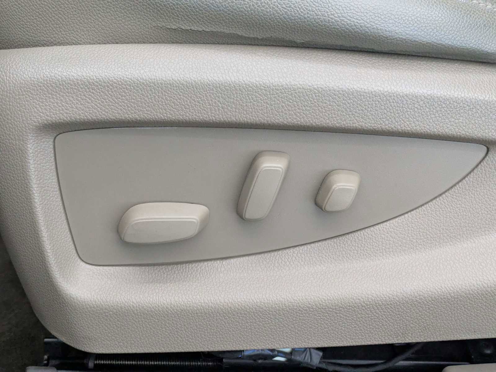 Used 2018 Chevrolet Silverado 1500 LTZ AWD/4WD image 19