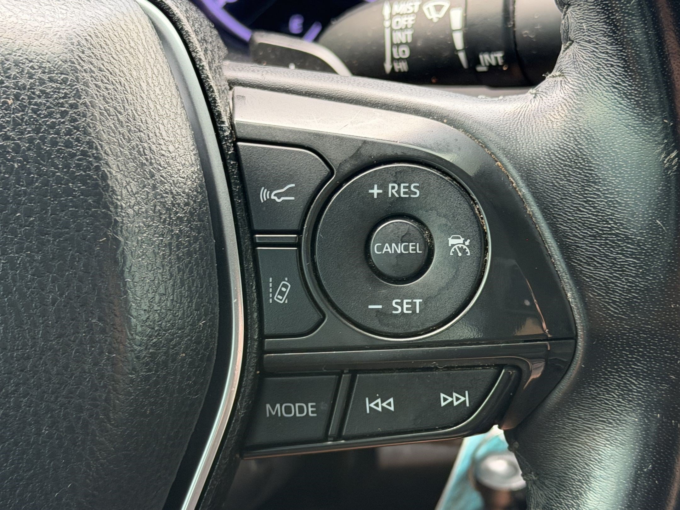 Used 2019 Toyota Camry SE FWD image 18