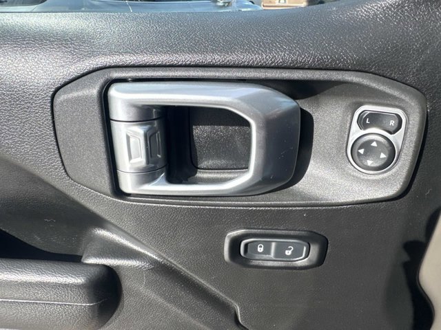 Used 2022 Jeep Wrangler Willys image 12