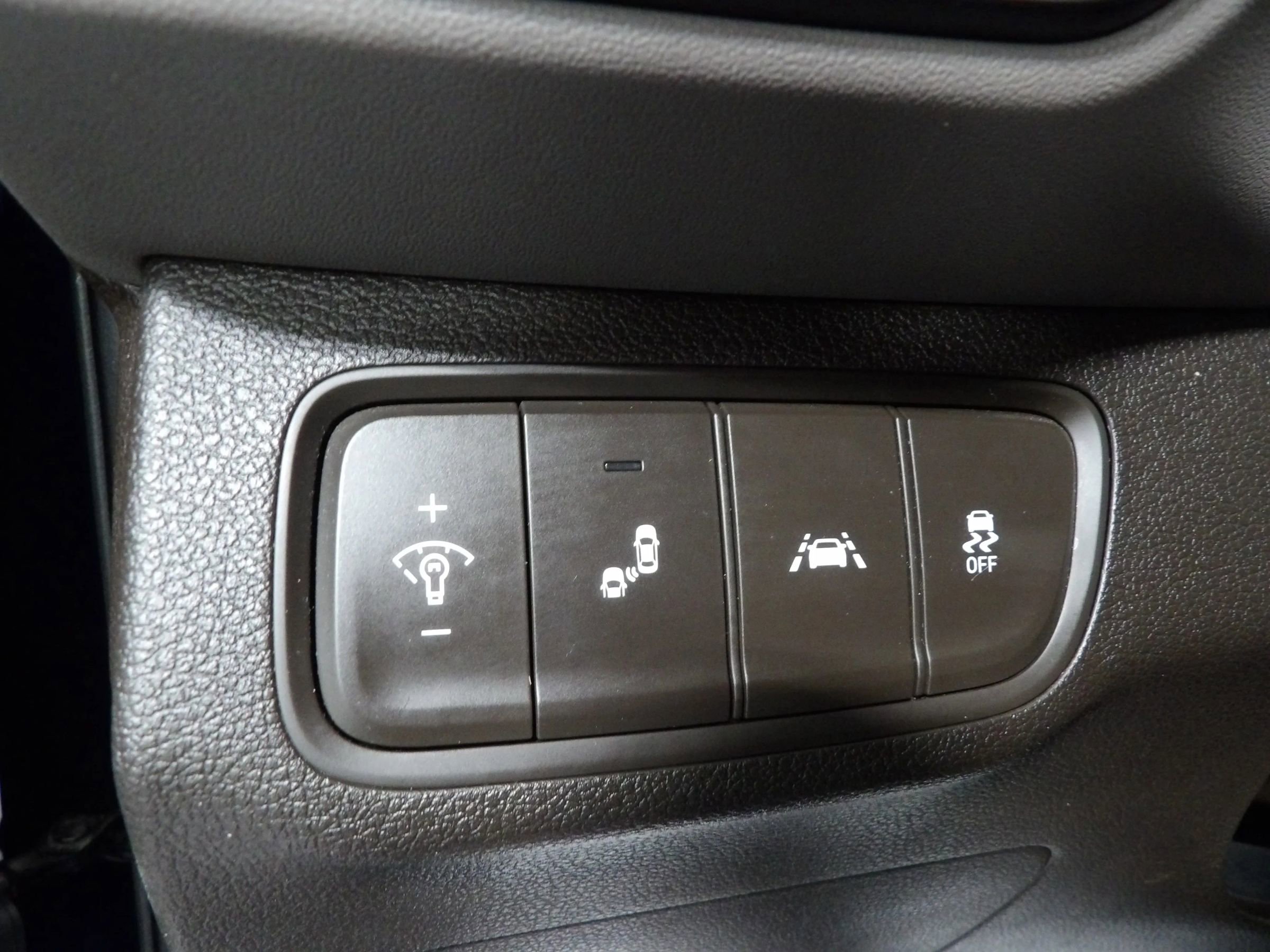 Used 2019 Hyundai Santa Fe SE FWD image 19