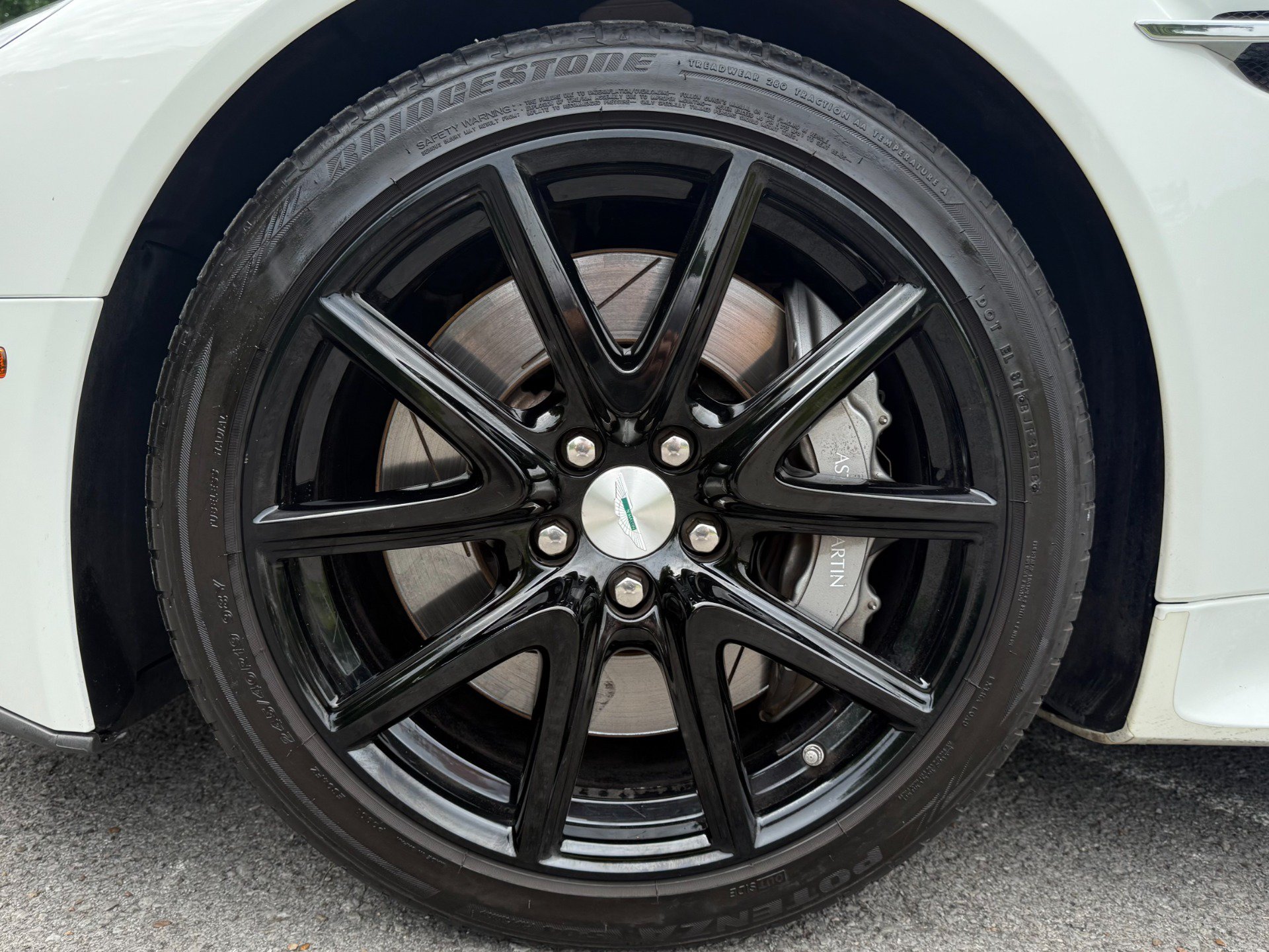Used 2015 Aston Martin V8 Vantage GT RWD image 48