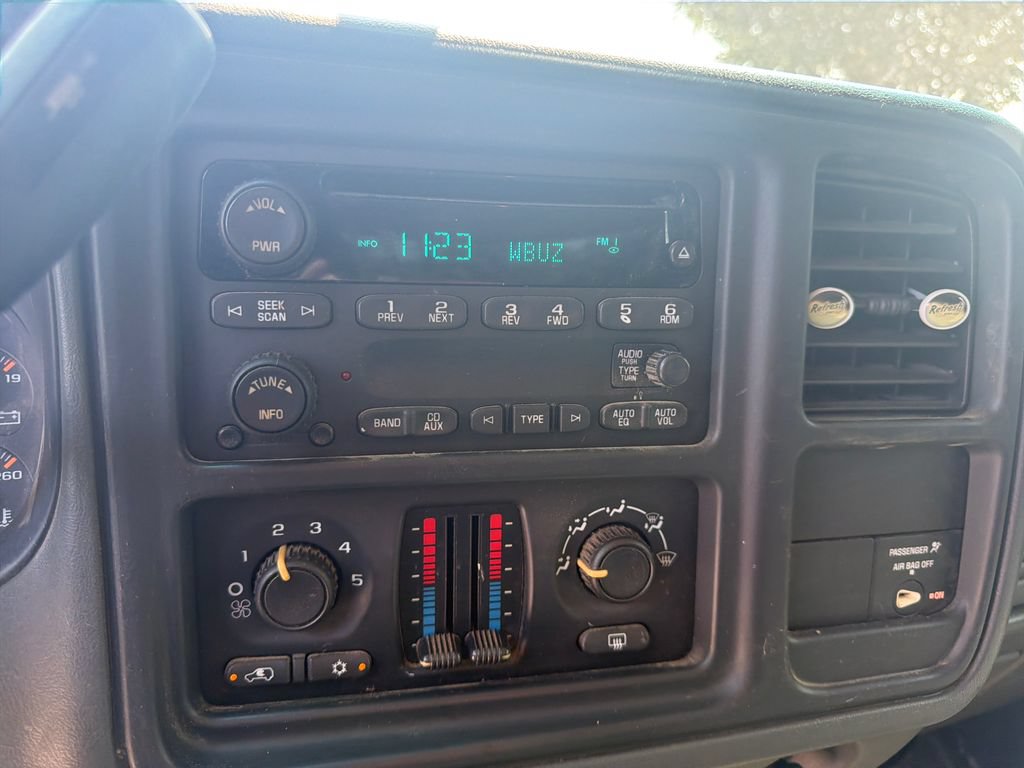 Used 2005 Chevrolet Silverado 2500 LS AWD/4WD image 19