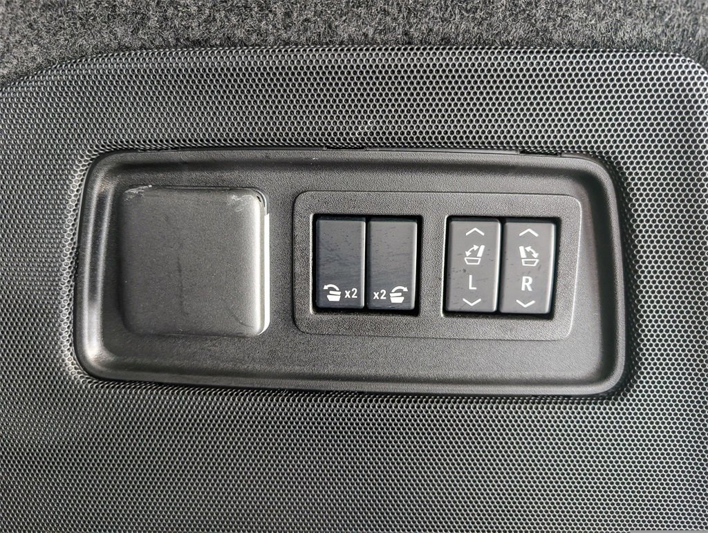 Used 2025 Cadillac Escalade ESV V image 19