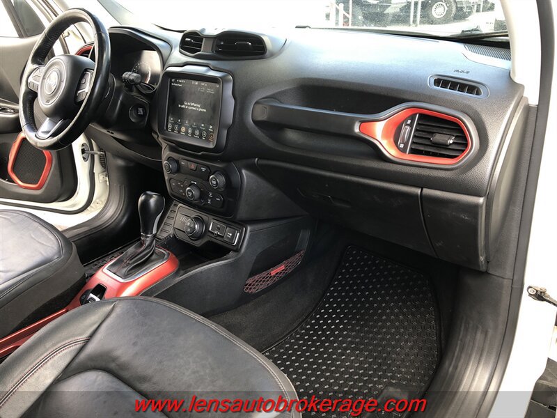 Used 2019 Jeep Renegade Trailhawk AWD/4WD image 23