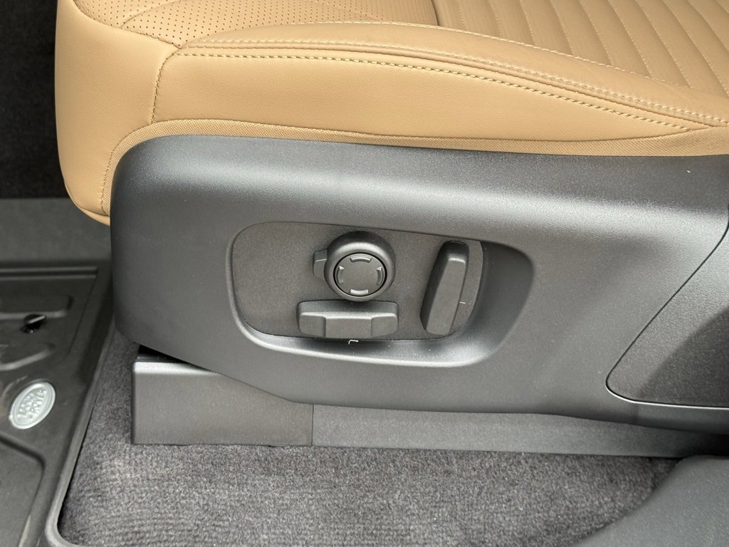 New 2025 Land Rover Discovery Dynamic SE image 12