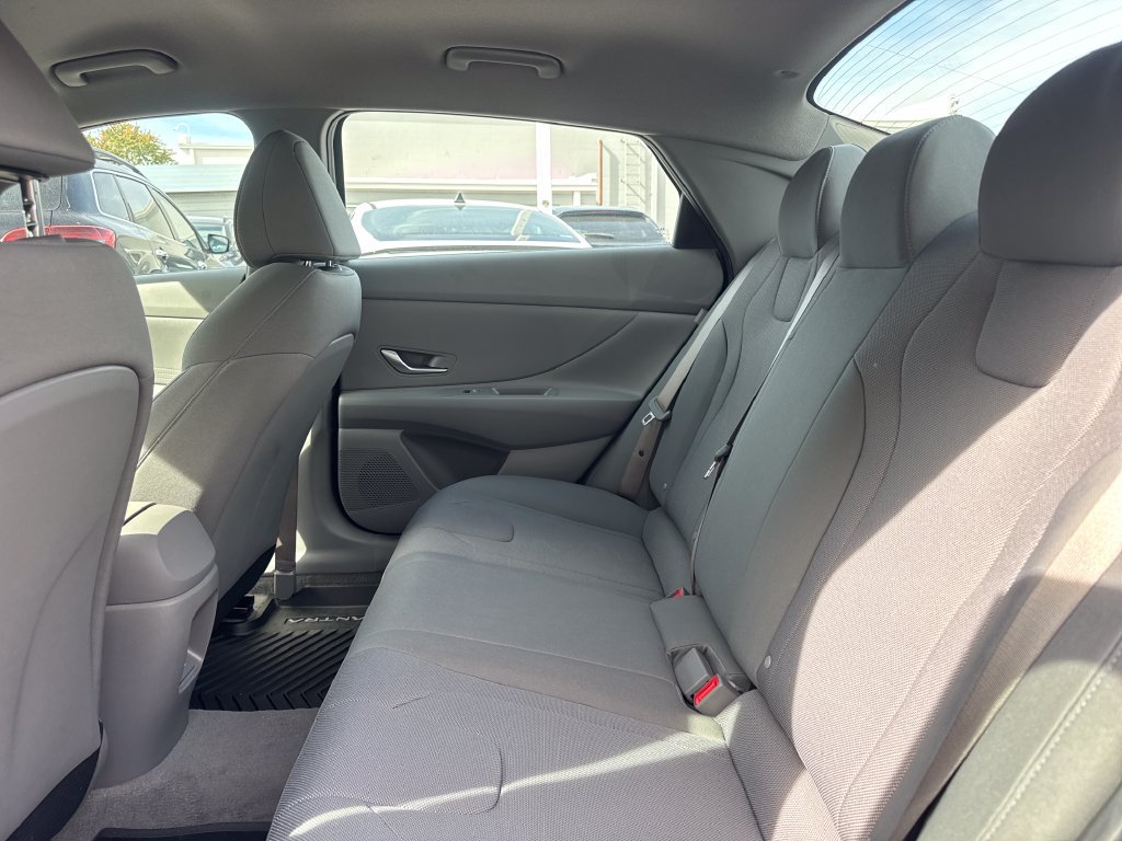 Used 2026 Hyundai Elantra SE FWD image 9