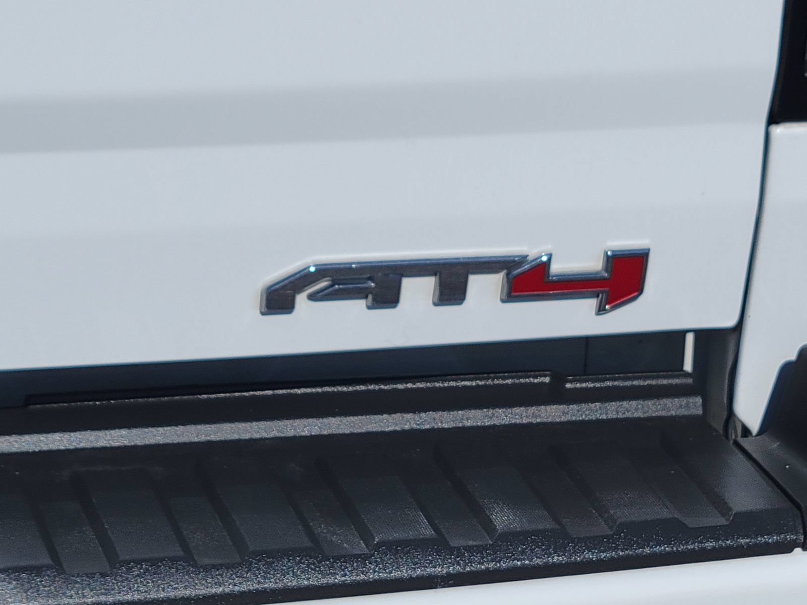 Certified 2022 GMC Canyon AT4 w/ Trailering Package AWD/4WD image 12
