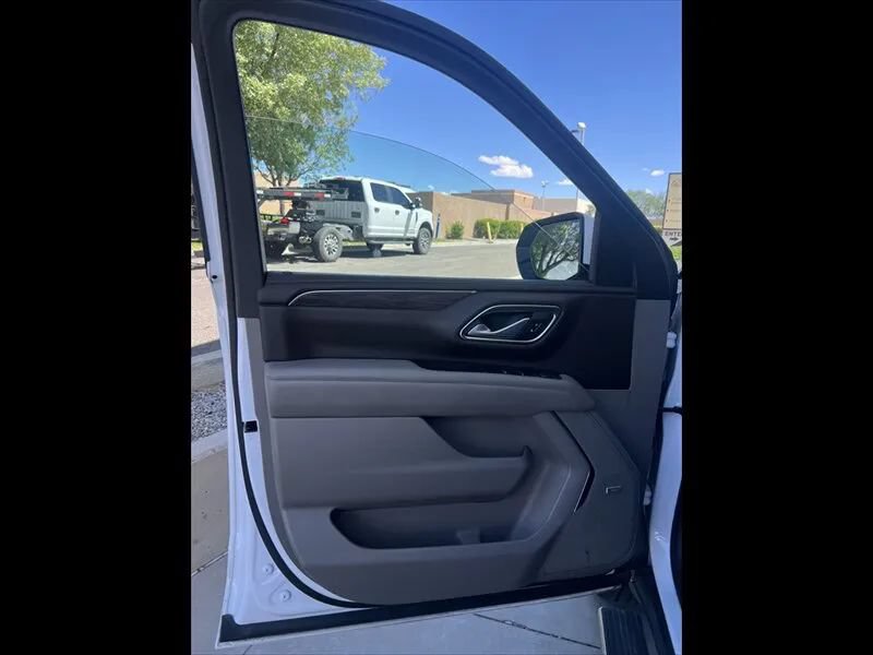 Used 2022 Chevrolet Suburban Z71 w/ Luxury Package AWD/4WD image 11