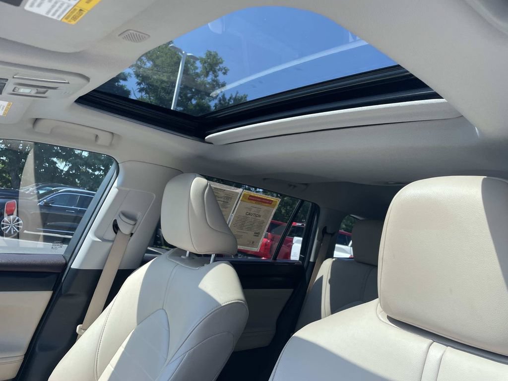 Used 2021 Toyota Highlander XLE FWD image 24