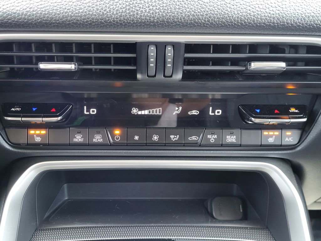 Used 2024 MAZDA CX-90 Plug-In Hybrid w/ Preferred AWD/4WD image 10