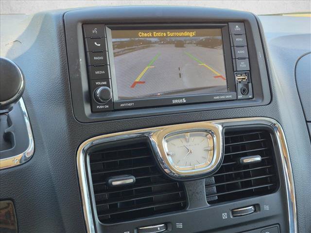 Used 2015 Chrysler Town & Country LX FWD image 13