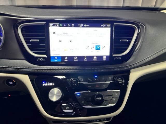 Used 2024 Chrysler Pacifica Touring-L FWD image 26