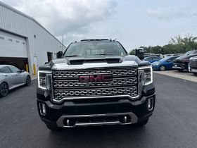 Used 2022 GMC Sierra 3500 Denali w/ Denali Black Diamond Edition AWD/4WD image 3