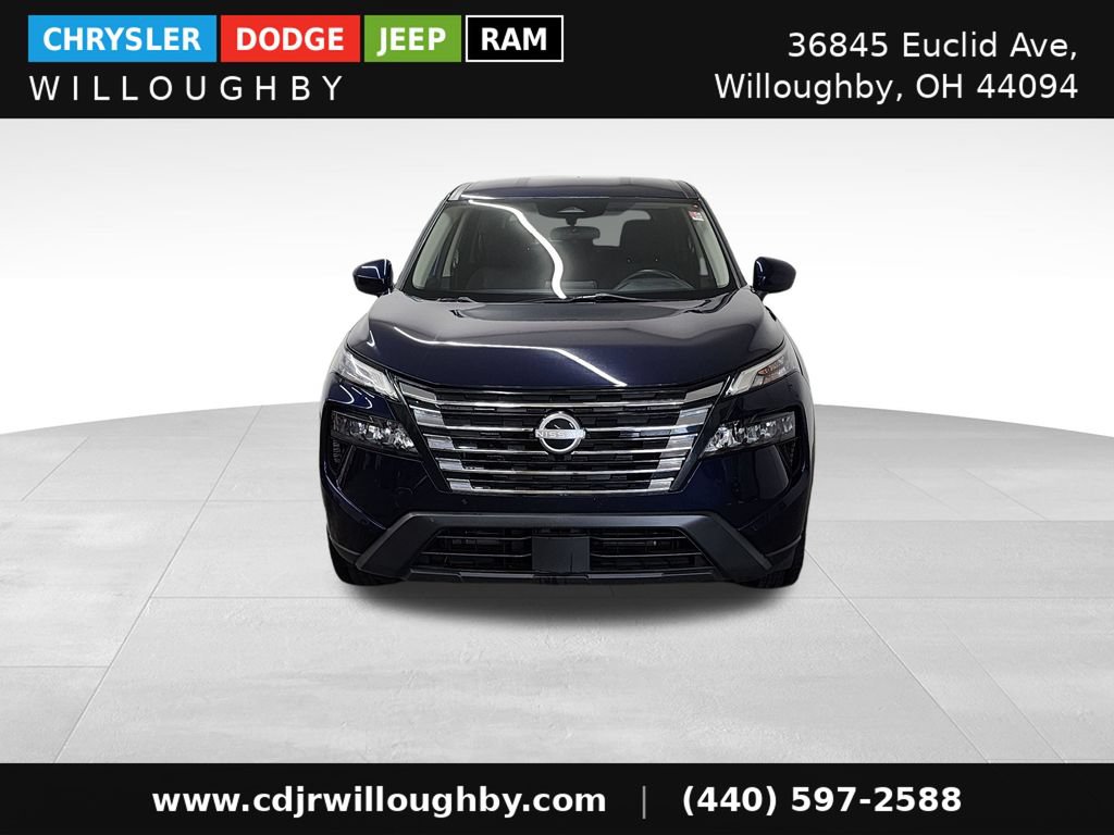 Used 2024 Nissan Rogue SV AWD/4WD image 2