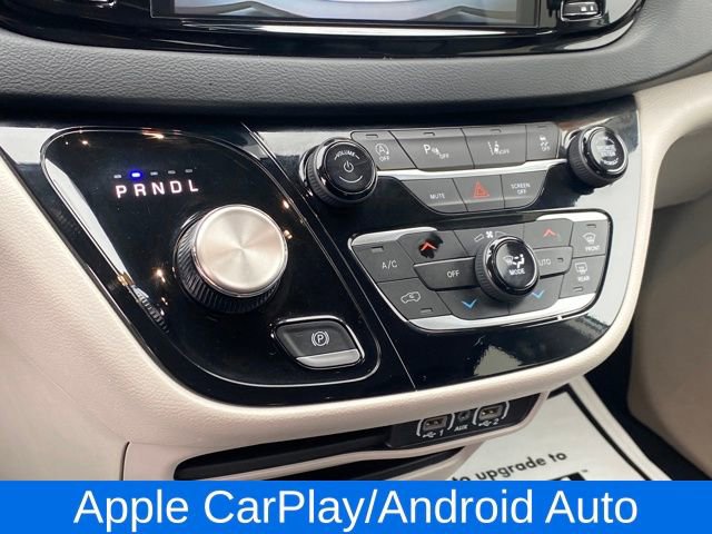 Used 2024 Chrysler Pacifica Touring-L FWD image 11