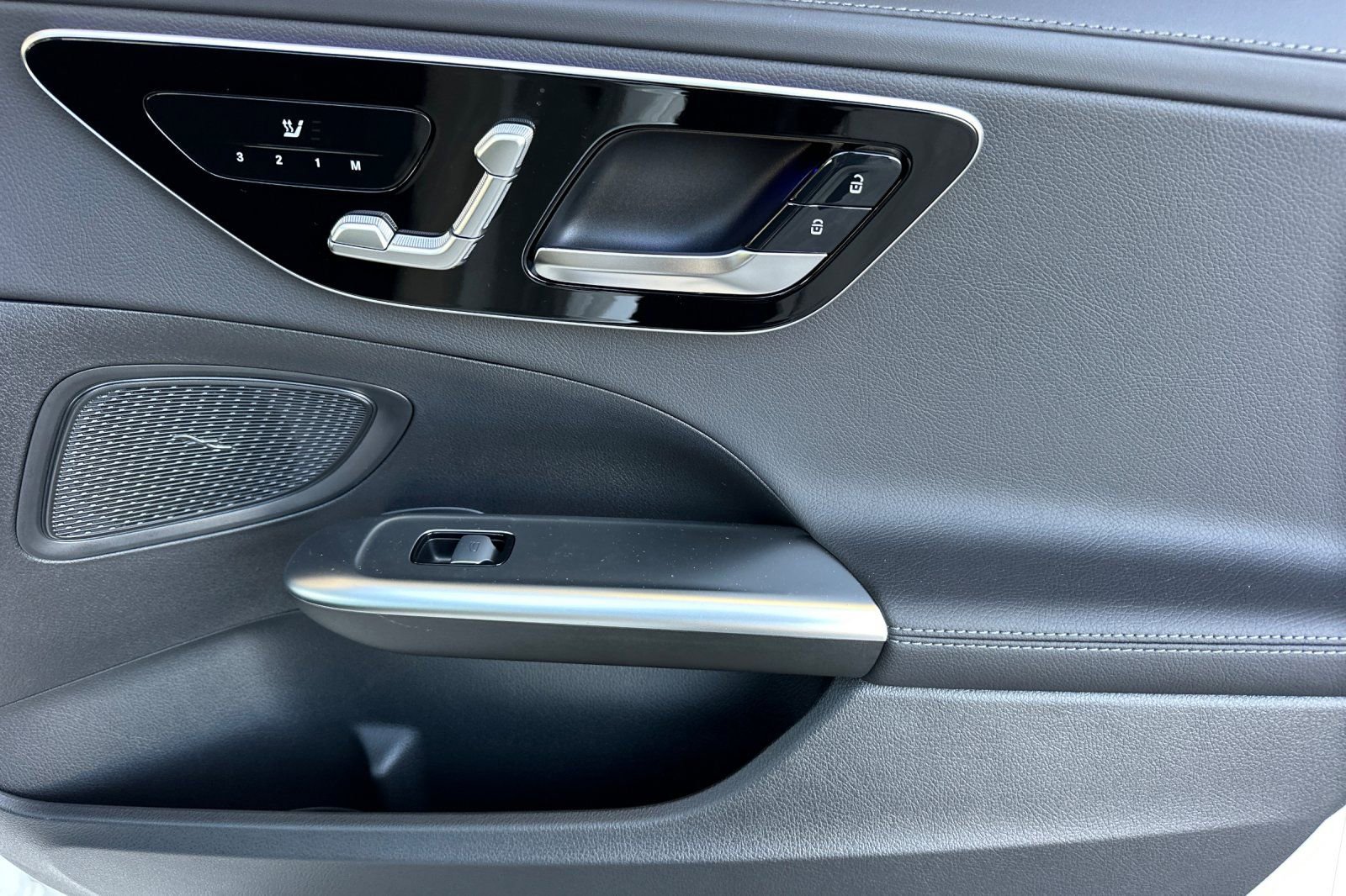 New 2025 Mercedes-Benz C 300 4MATIC Sedan image 33