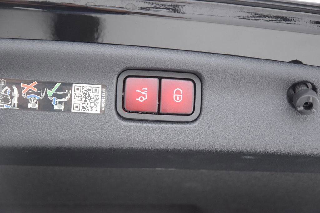 Used 2024 Mercedes-Benz C 300 Sedan image 29