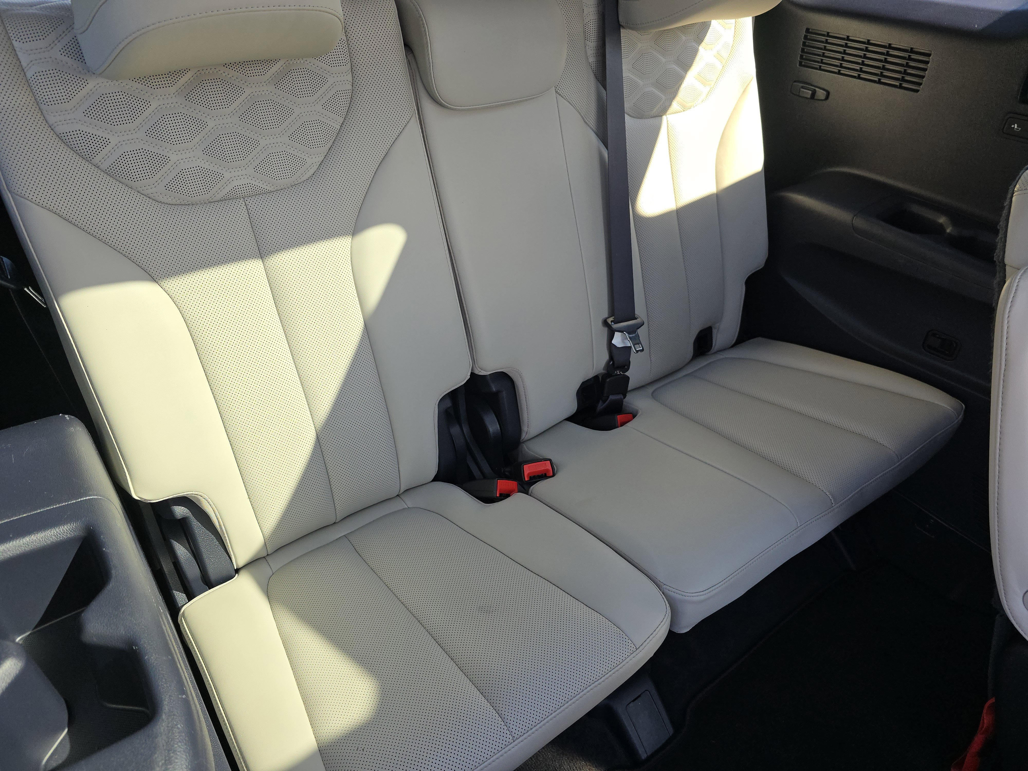 Used 2022 Hyundai Palisade Calligraphy image 33