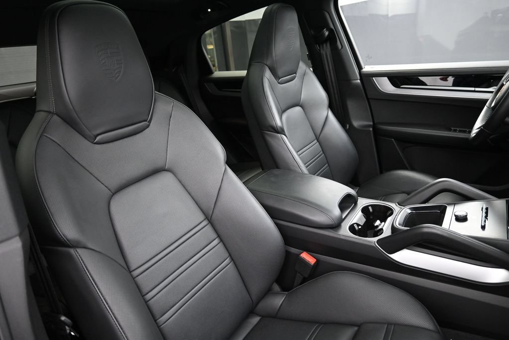 Certified 2025 Porsche Cayenne S AWD/4WD image 31