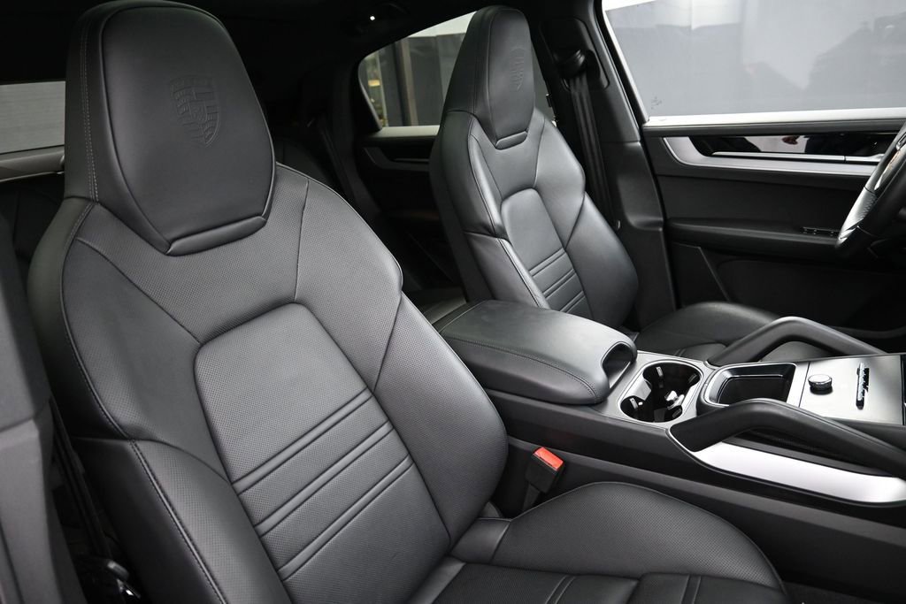 Certified 2025 Porsche Cayenne S AWD/4WD image 31