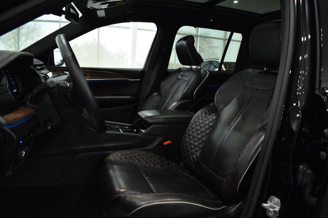 Used 2022 Jeep Grand Cherokee Summit w/ Luxury Tech Group V image 28