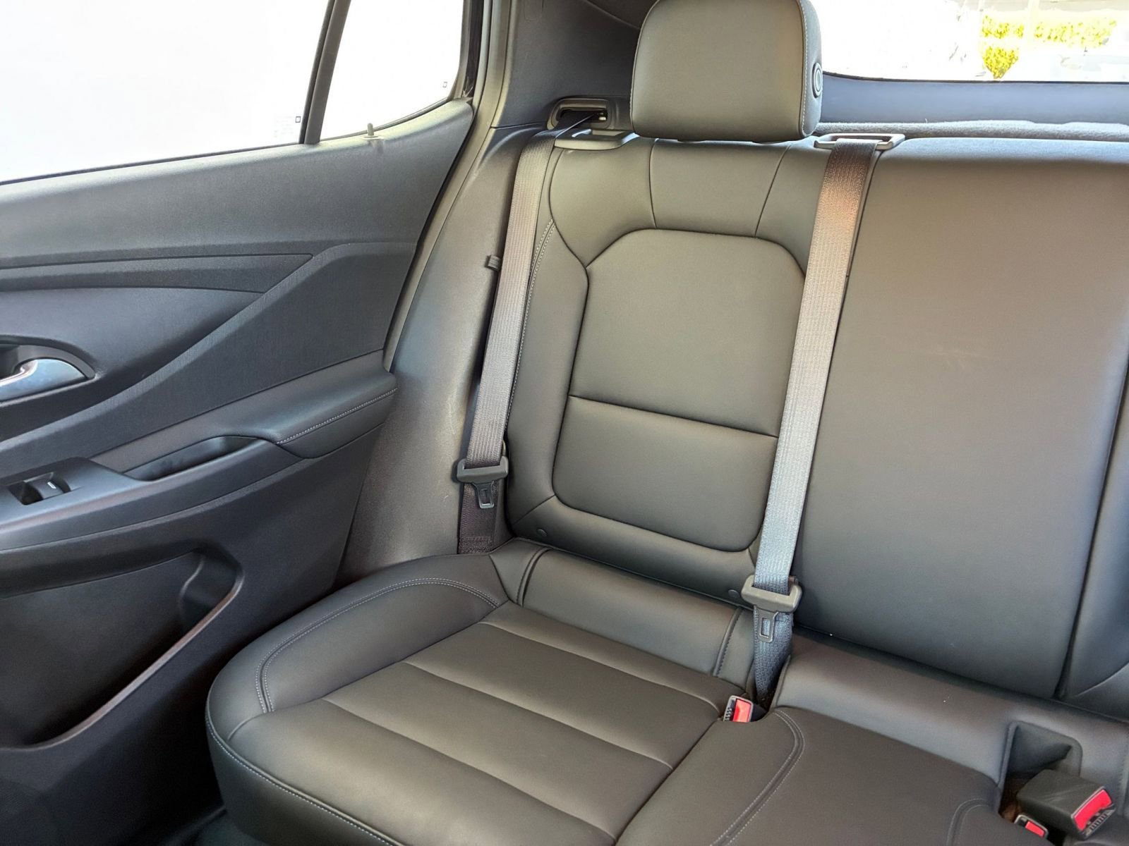 Used 2025 Buick Envista Sport Touring image 38