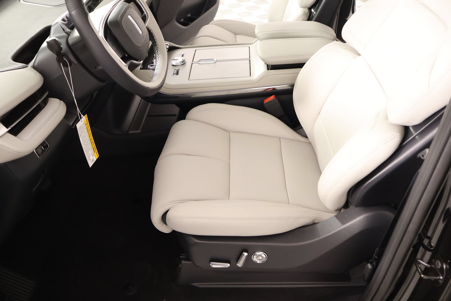 New 2026 Lincoln Navigator Premiere AWD/4WD image 11