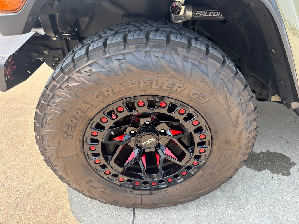 Certified 2025 Jeep Gladiator Overland AWD/4WD image 5