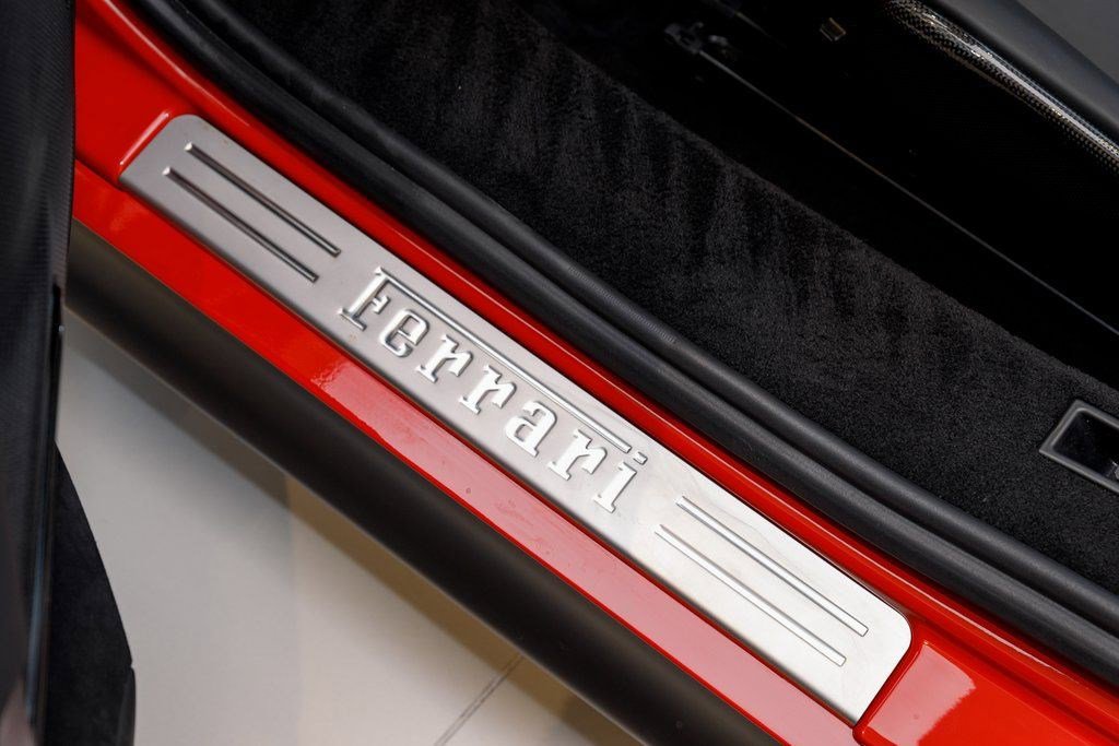 Used 2022 Ferrari SF90 Spider image 23