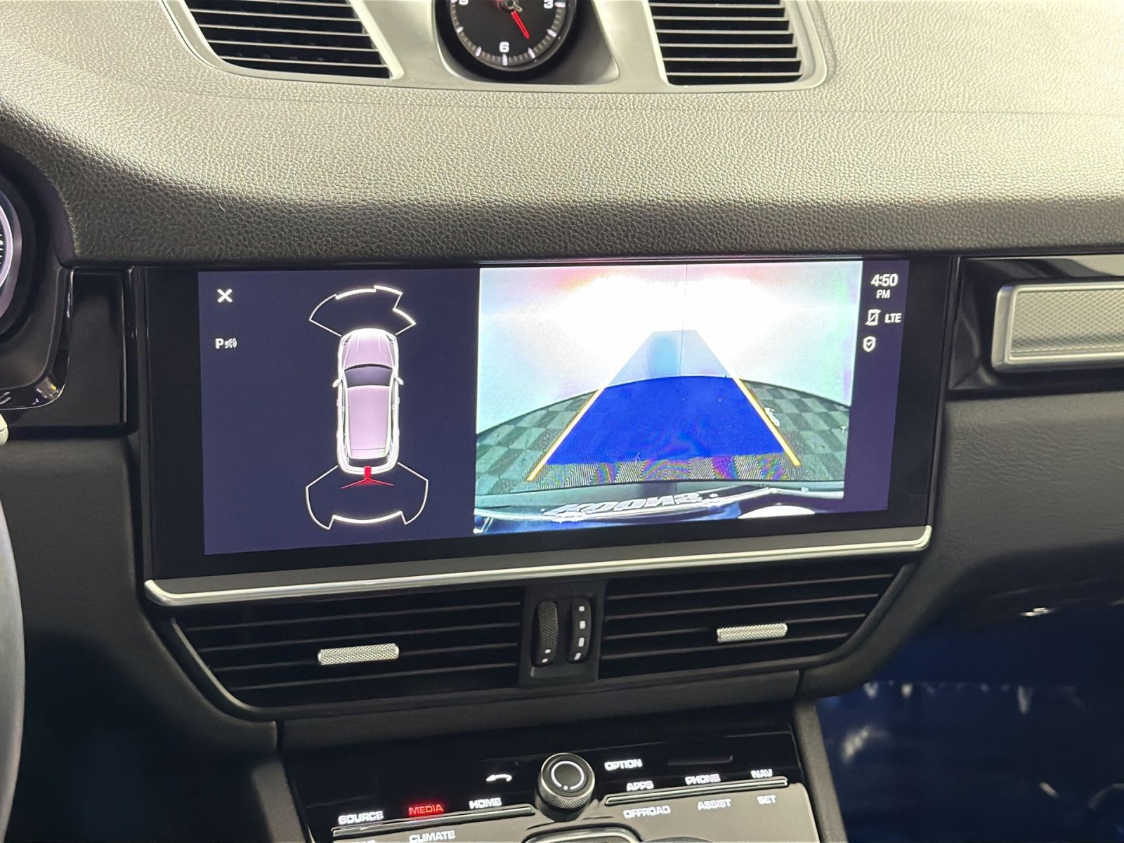 Used 2023 Porsche Cayenne Platinum Edition image 19