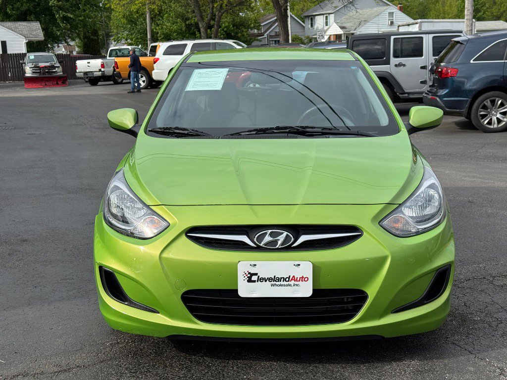 Used 2012 Hyundai Accent GS FWD image 3
