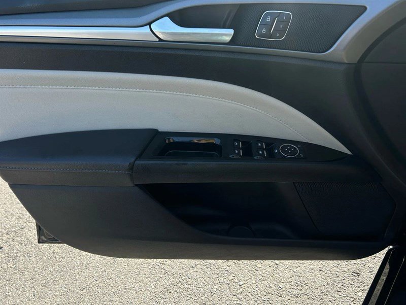 Used 2016 Ford Fusion Titanium image 16