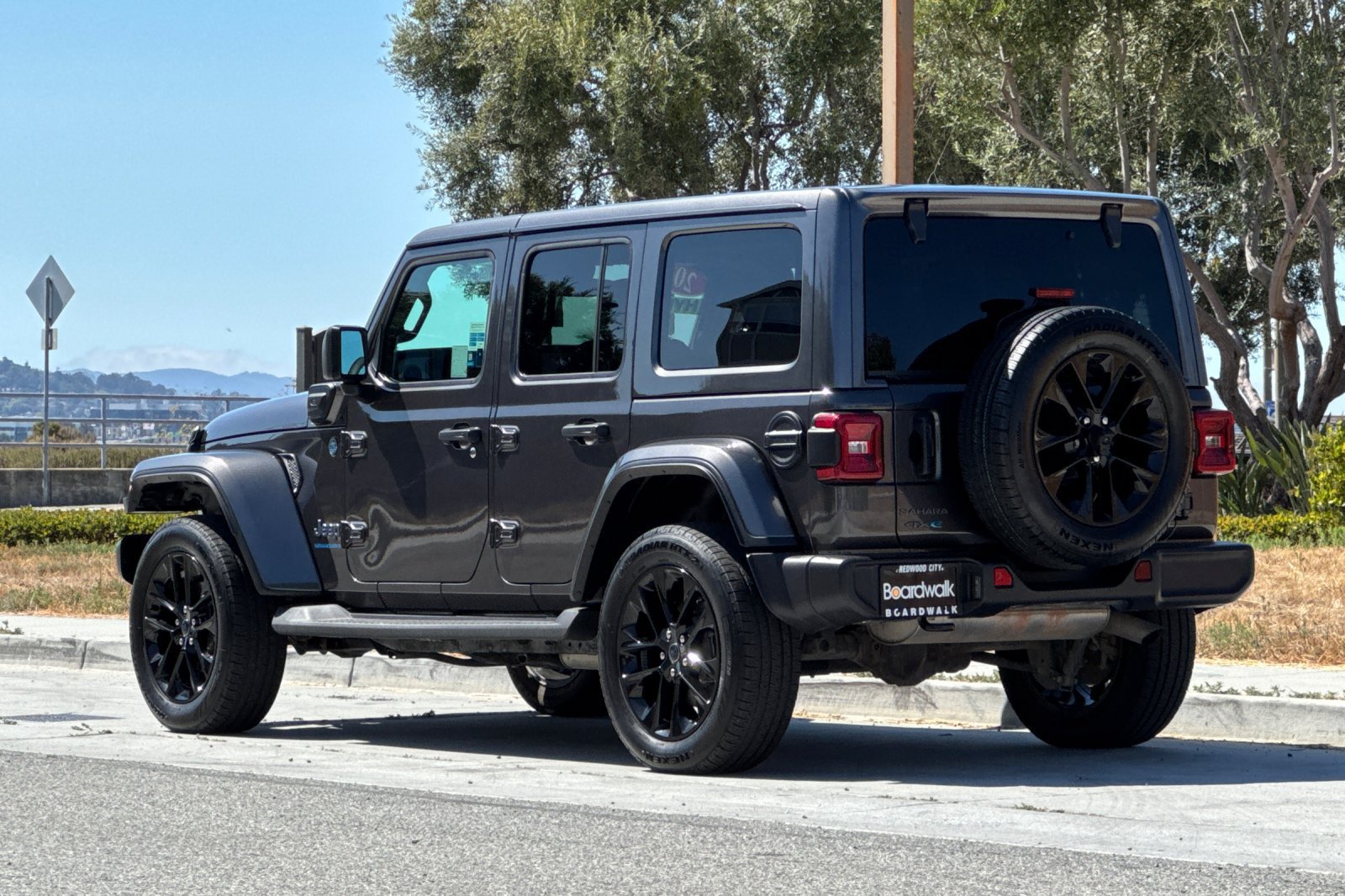 Used 2025 Jeep Wrangler Unlimited Sahara AWD/4WD image 6